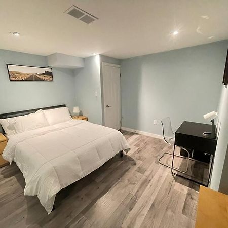 Lovely 2 Bedroom Basement Apartment In Toronto Exterior foto